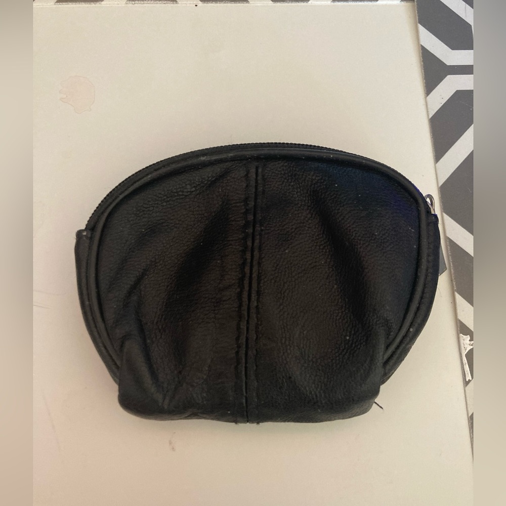 Chic Black Women's Cosmetic Pouch - Picture 2 of 3